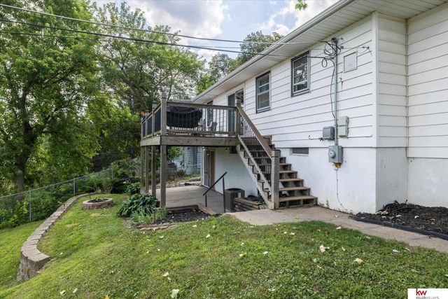 6710 Hartman Avenue, Omaha, NE 68104