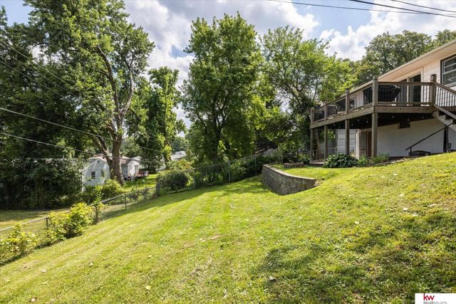 6710 Hartman Avenue, Omaha, NE 68104
