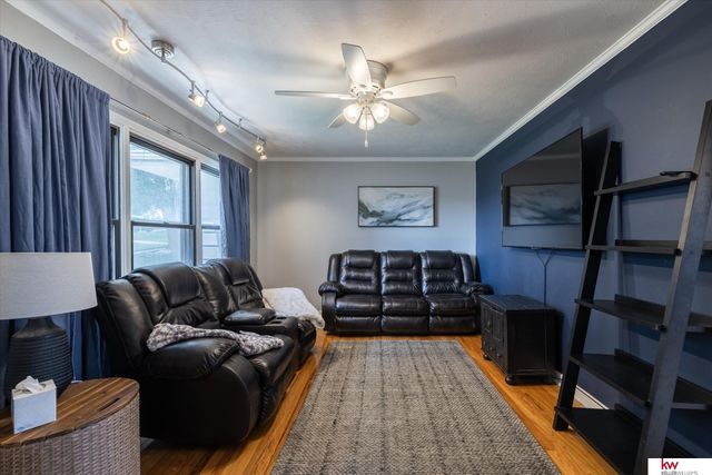 6710 Hartman Avenue, Omaha, NE 68104