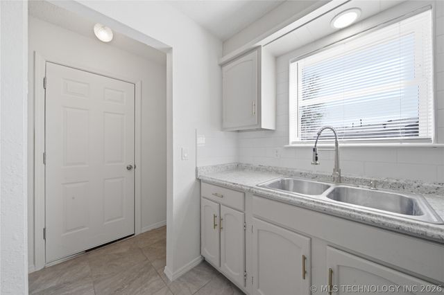 1188 E 143rd Street, Glenpool, OK 74033