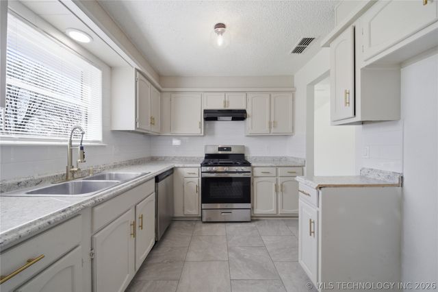 1188 E 143rd Street, Glenpool, OK 74033