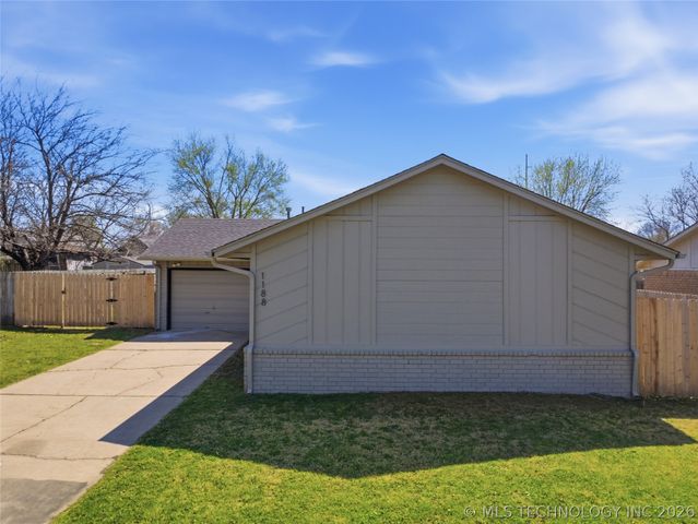 1188 E 143rd Street, Glenpool, OK 74033
