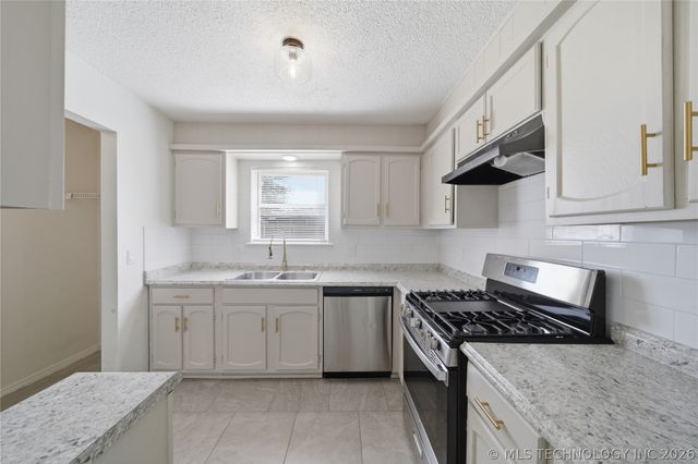 1188 E 143rd Street, Glenpool, OK 74033