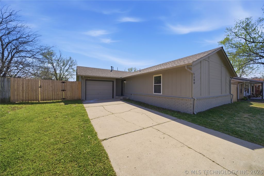 1188 E 143rd Street, Glenpool, OK 74033
