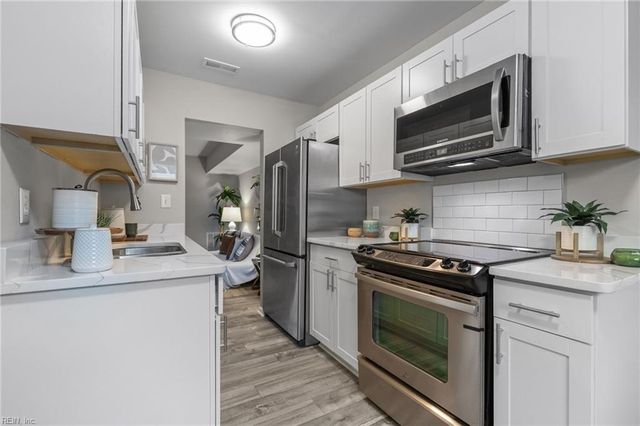 12734 Woodside LN, Newport News, VA 23602