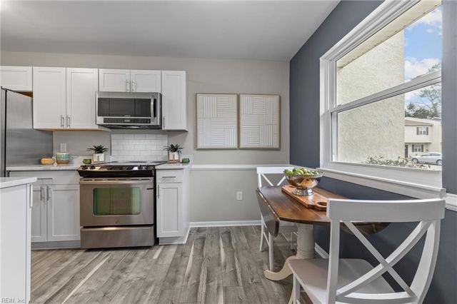 12734 Woodside LN, Newport News, VA 23602