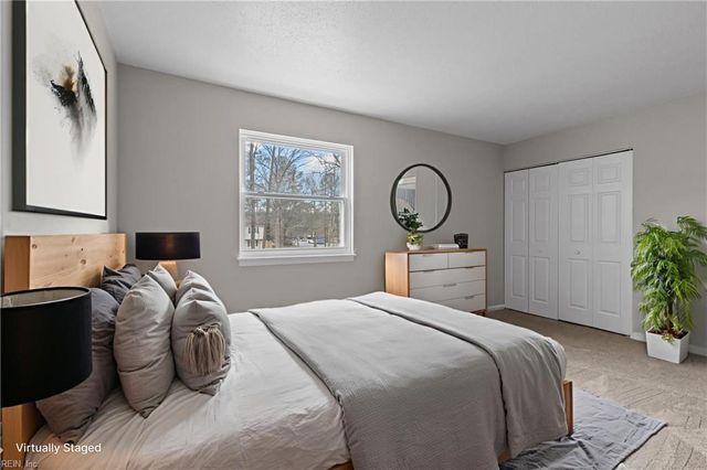 12734 Woodside LN, Newport News, VA 23602