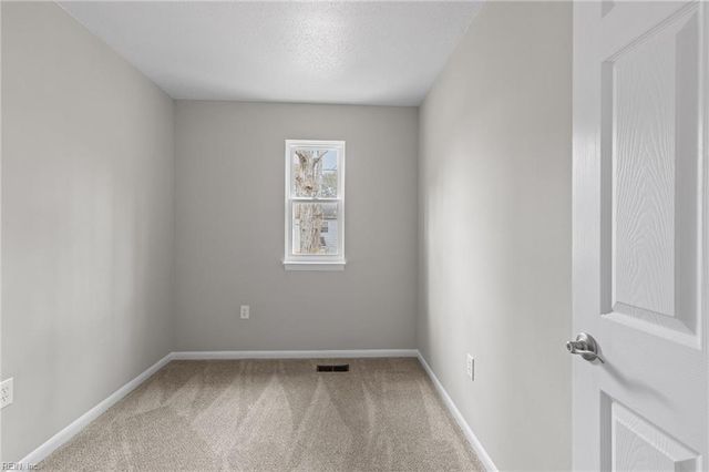 12734 Woodside LN, Newport News, VA 23602