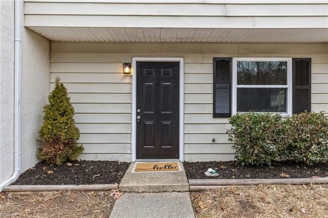 12734 Woodside LN, Newport News, VA 23602