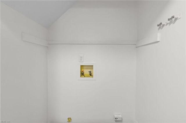 12734 Woodside LN, Newport News, VA 23602