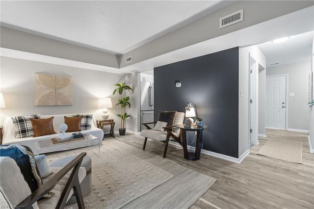 12734 Woodside LN, Newport News, VA 23602