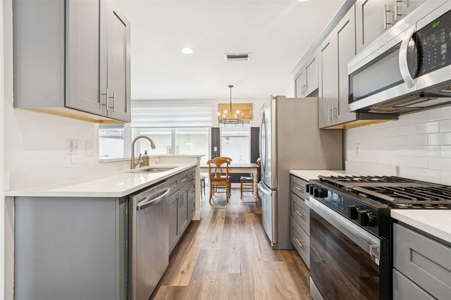 9811 W PARK VILLAGE DRIVE, Tampa, FL 33626