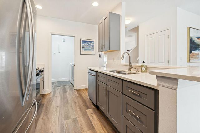 9811 W PARK VILLAGE DRIVE, Tampa, FL 33626