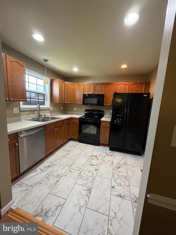 54 BRANDENBURG DR, Falling Waters, WV 25419