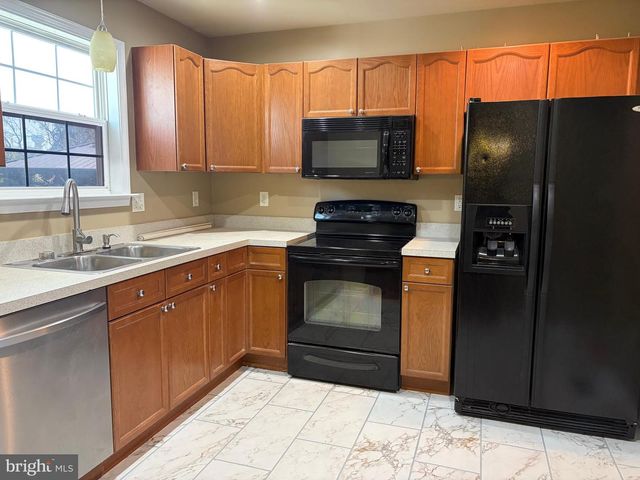 54 BRANDENBURG DR, Falling Waters, WV 25419
