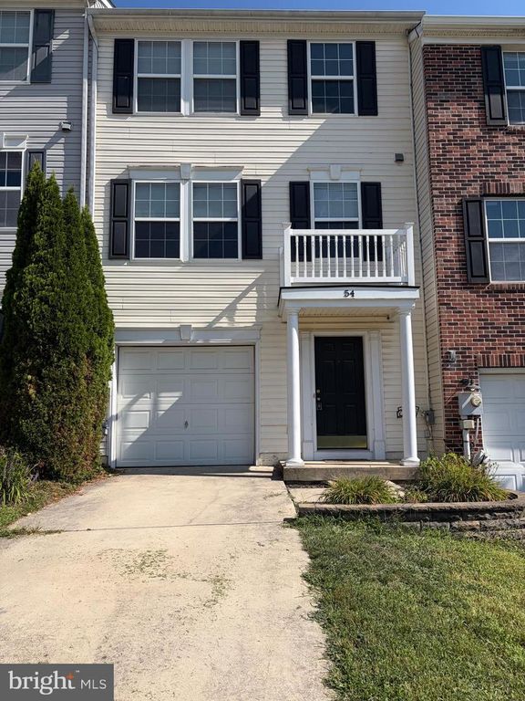 54 BRANDENBURG DR, Falling Waters, WV 25419