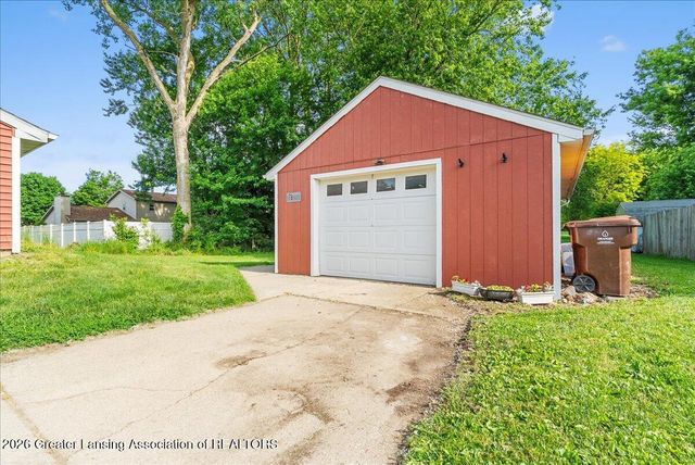 921 E Columbia Street, Mason, MI 48854