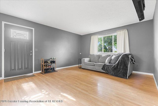 921 E Columbia Street, Mason, MI 48854