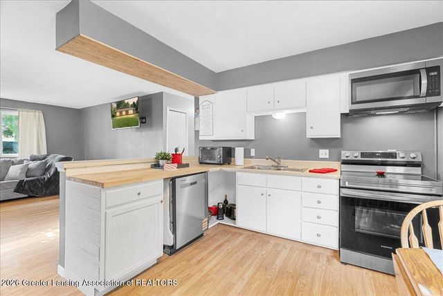 921 E Columbia Street, Mason, MI 48854