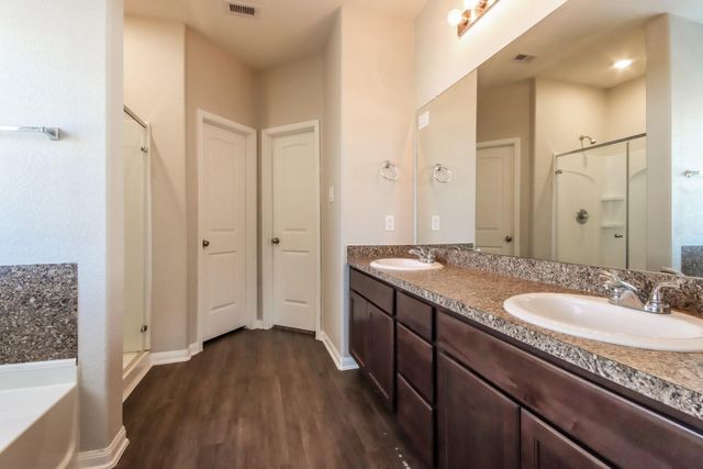 26 Road 5102f, Cleveland, TX 77327