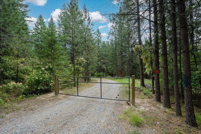 28420 N Thunderhill Ln, Chattaroy, WA 99003