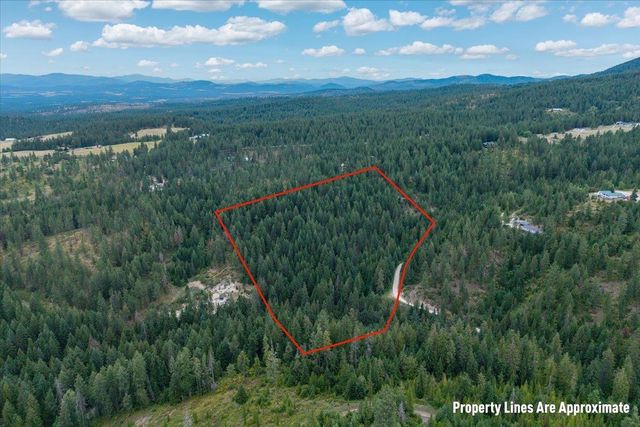 28420 N Thunderhill Ln, Chattaroy, WA 99003