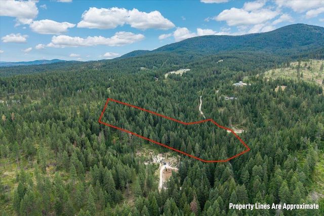 28420 N Thunderhill Ln, Chattaroy, WA 99003