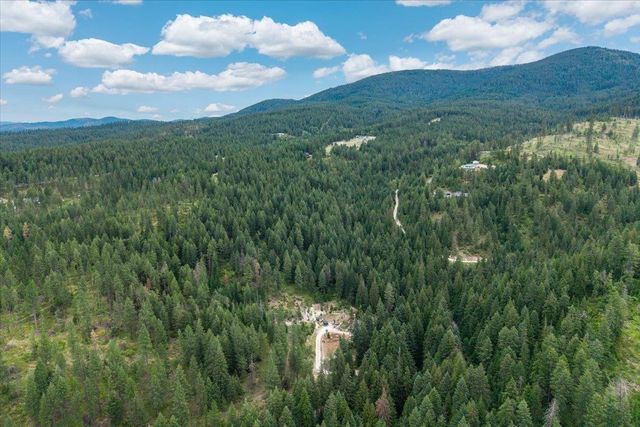 28420 N Thunderhill Ln, Chattaroy, WA 99003