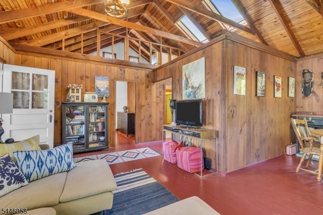 22 Ithanell Rd, Hopatcong Boro, NJ 07843