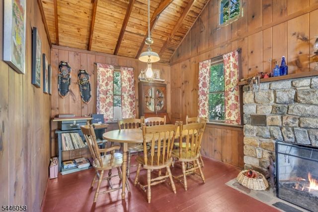 22 Ithanell Rd, Hopatcong Boro, NJ 07843