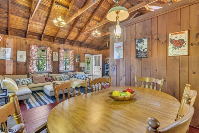 22 Ithanell Rd, Hopatcong Boro, NJ 07843