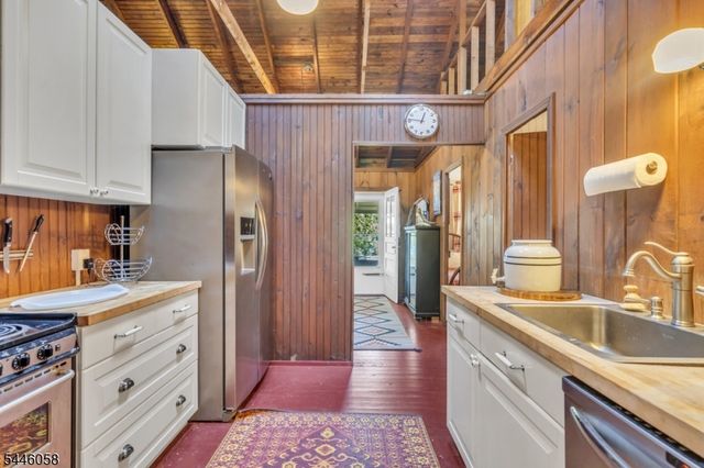 22 Ithanell Rd, Hopatcong Boro, NJ 07843