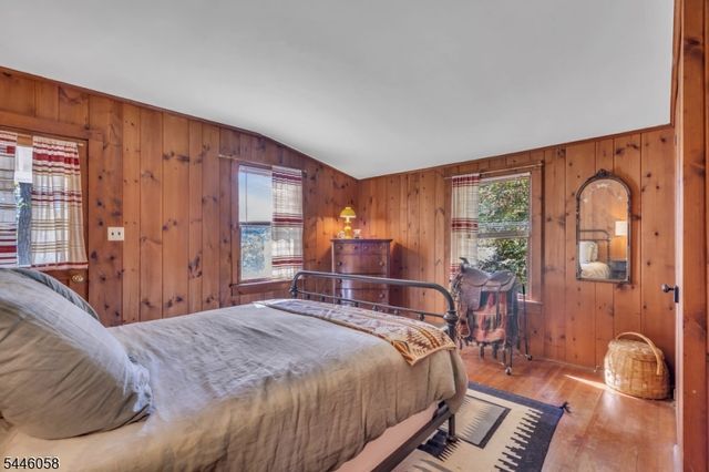 22 Ithanell Rd, Hopatcong Boro, NJ 07843