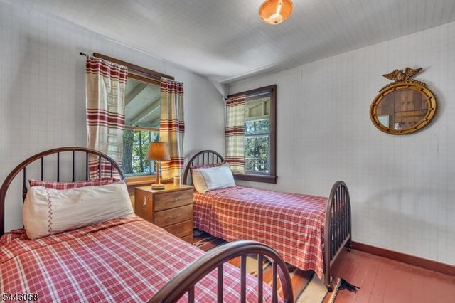 22 Ithanell Rd, Hopatcong Boro, NJ 07843
