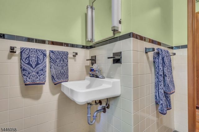 22 Ithanell Rd, Hopatcong Boro, NJ 07843