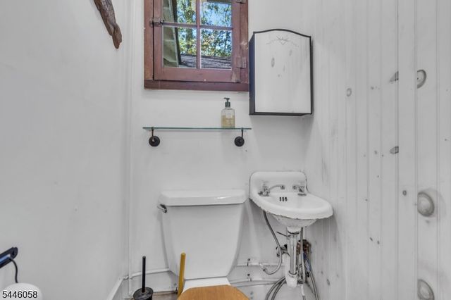 22 Ithanell Rd, Hopatcong Boro, NJ 07843