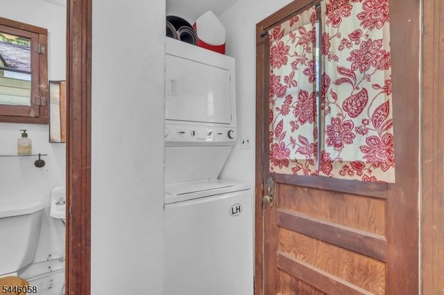 22 Ithanell Rd, Hopatcong Boro, NJ 07843