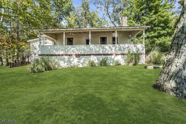 22 Ithanell Rd, Hopatcong Boro, NJ 07843