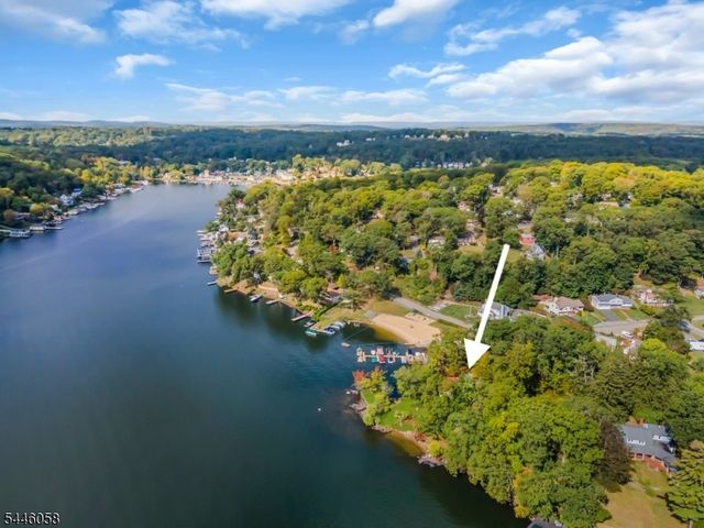 22 Ithanell Rd, Hopatcong Boro, NJ 07843