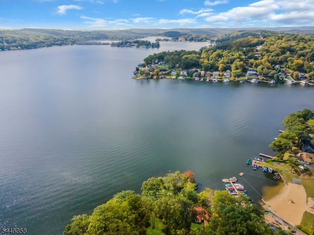 22 Ithanell Rd, Hopatcong Boro, NJ 07843