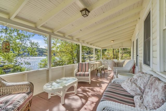 22 Ithanell Rd, Hopatcong Boro, NJ 07843