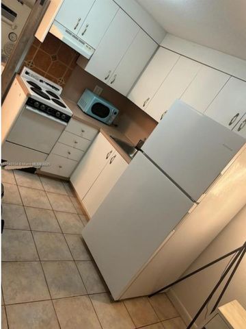 117 Curtiss Pkwy 3, Miami Springs, FL 33166