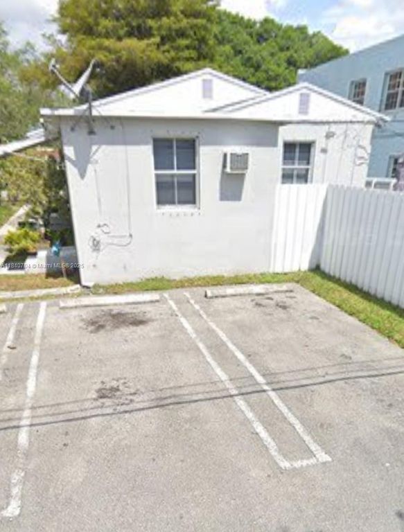 117 Curtiss Pkwy 3, Miami Springs, FL 33166