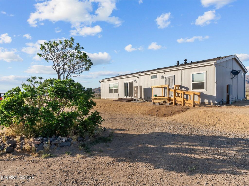 Image 6 of property listing at 4555 Amy Road, Reno, NV 89510