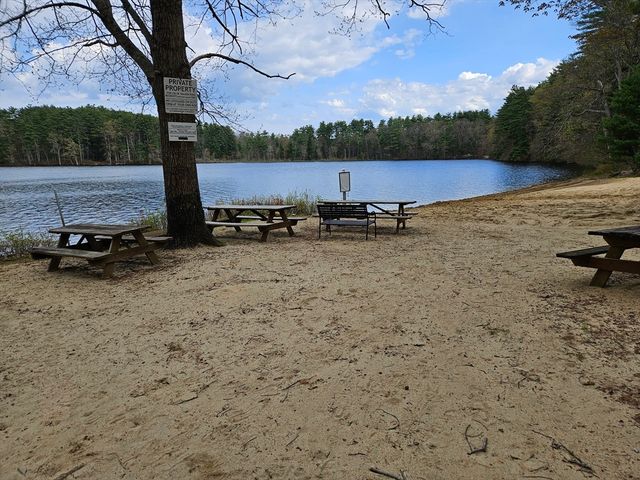 135 Walker Pond Rd, Sturbridge, MA 01566