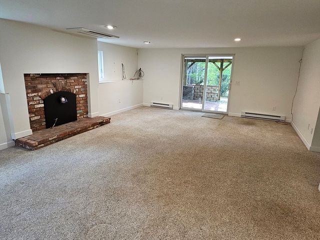135 Walker Pond Rd, Sturbridge, MA 01566