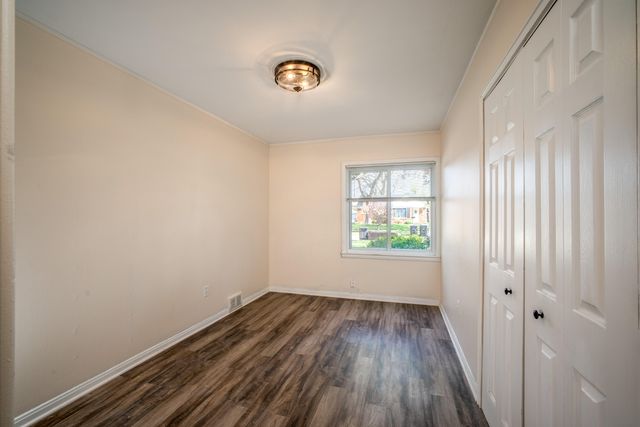 28465 N Clements Circle, Livonia, MI 48150