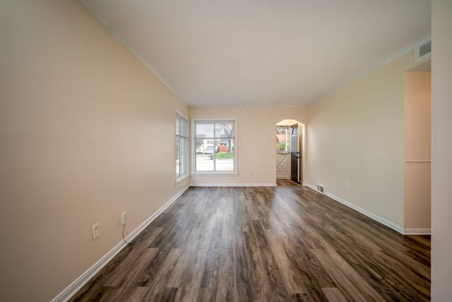 28465 N Clements Circle, Livonia, MI 48150