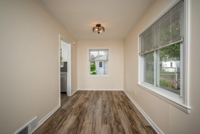 28465 N Clements Circle, Livonia, MI 48150