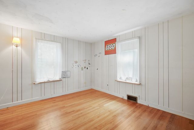 31 Brook St, East Longmeadow, MA 01028